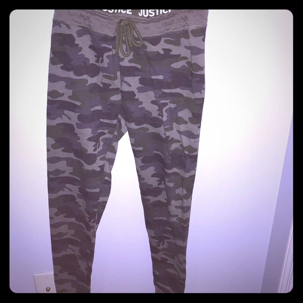 Girls camo joggers